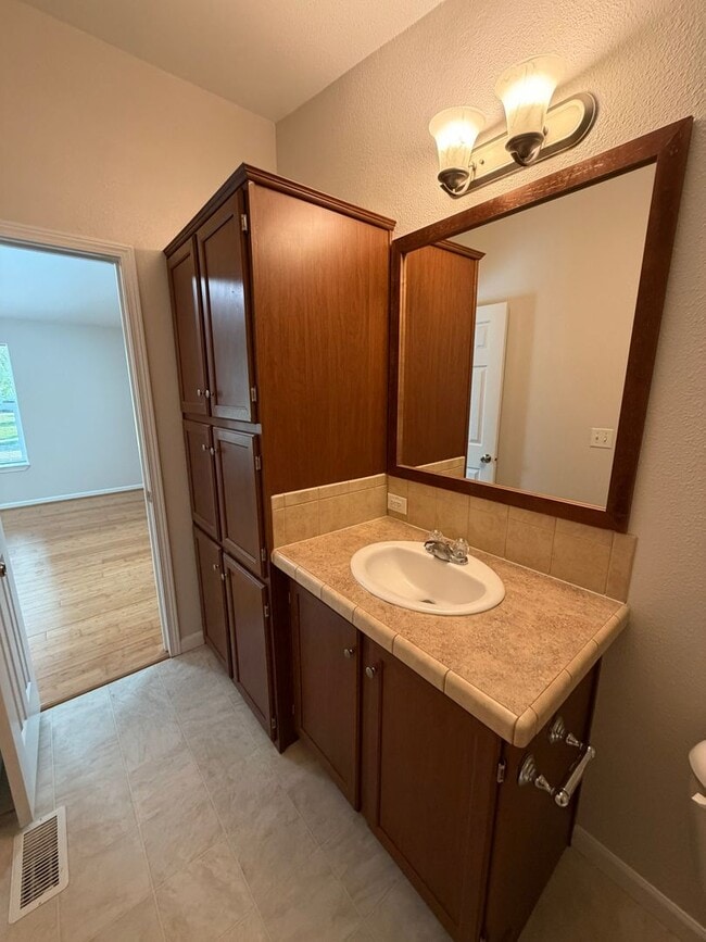 Building Photo - Peaceful Living – 3 Bedroom, 2 Bath Single-Family Home