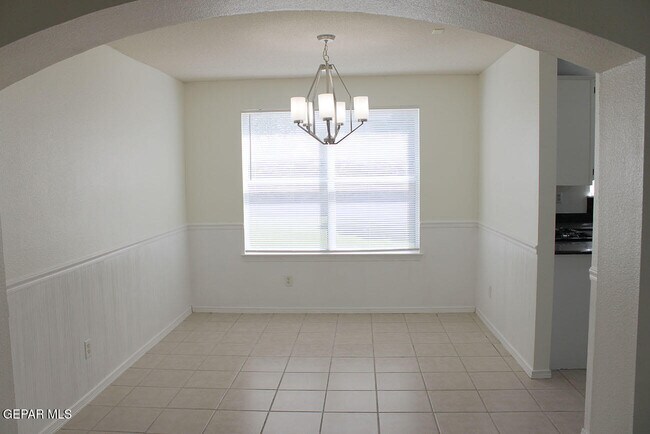 Building Photo - 815 Saguaro Park Ct