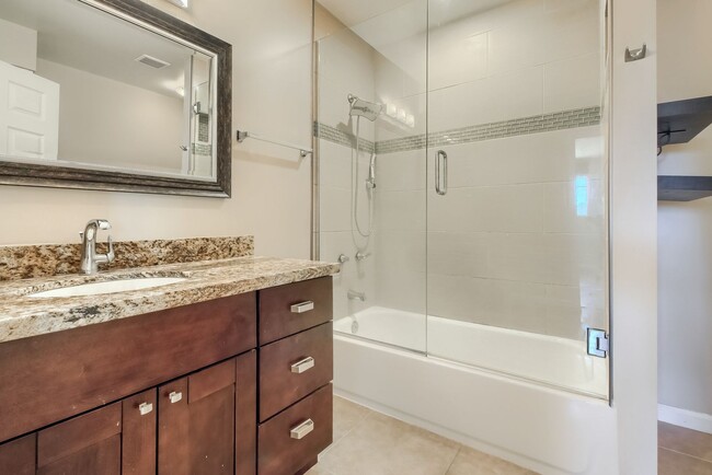 Building Photo - 4 Bedroom 3 Bathroom Single Family Home in...