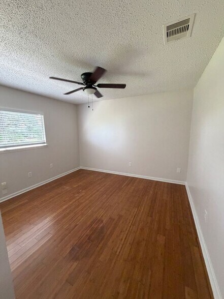 Building Photo - 18210 Almonte Ln