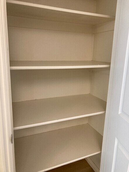 Kitchen pantry - 1440 Cobblestone Ln