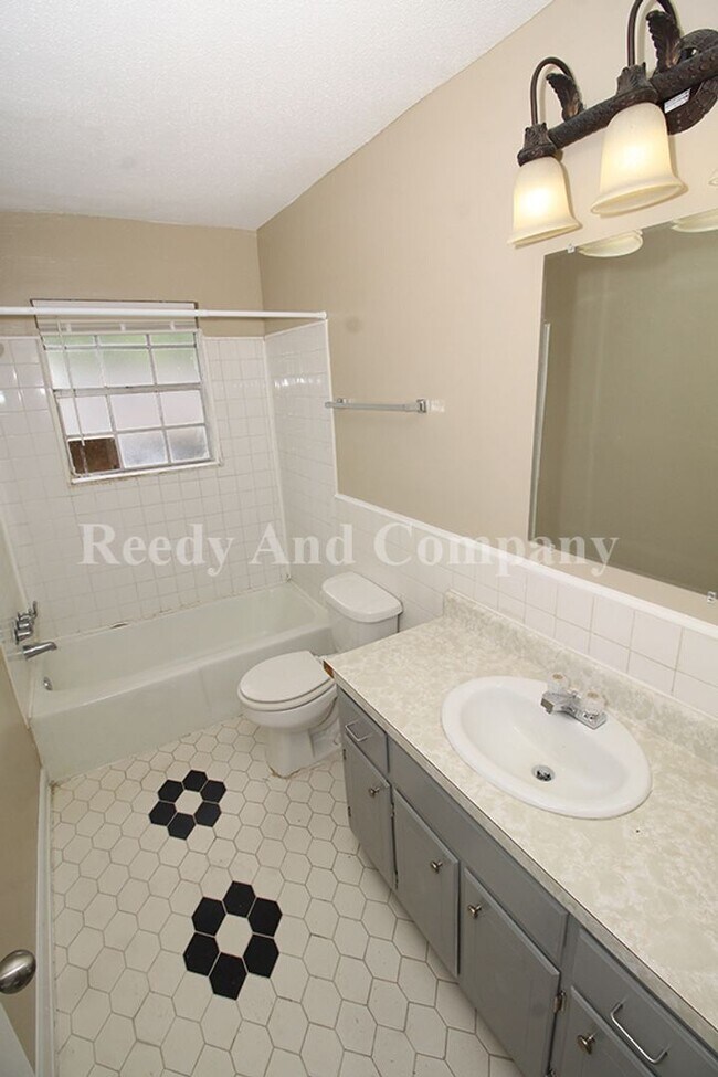 Building Photo - 3685 Bryn Mawr Dr