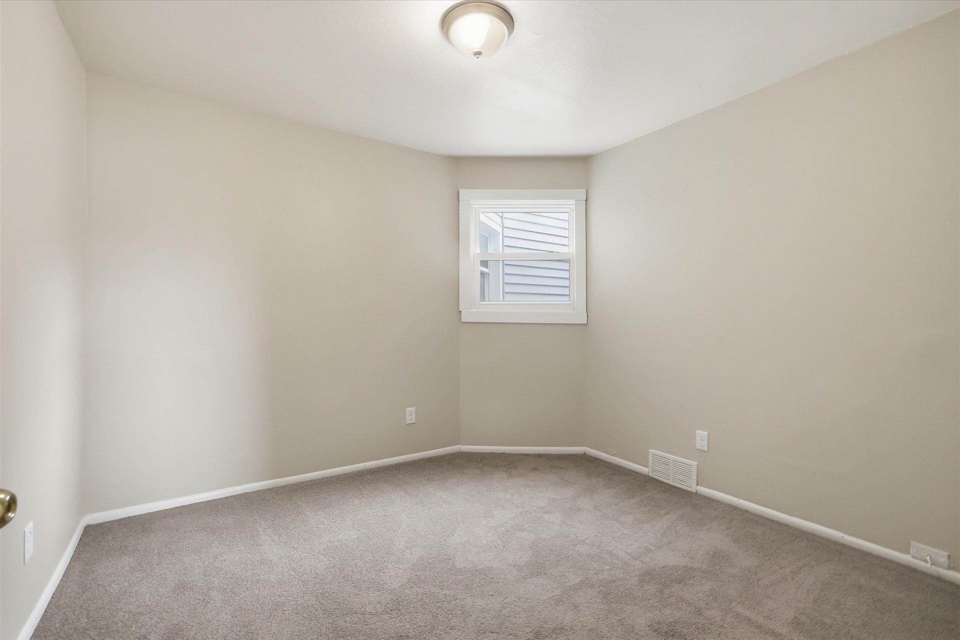 Building Photo - 101 W Meinecke Ave