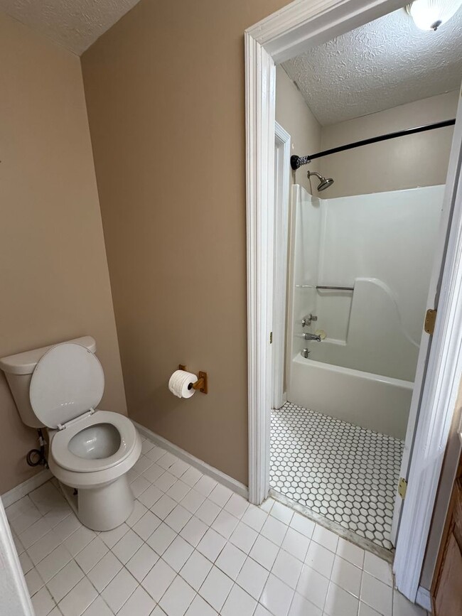 Building Photo - Updated 2/1.5 Duplex in Armuchee- $1,295