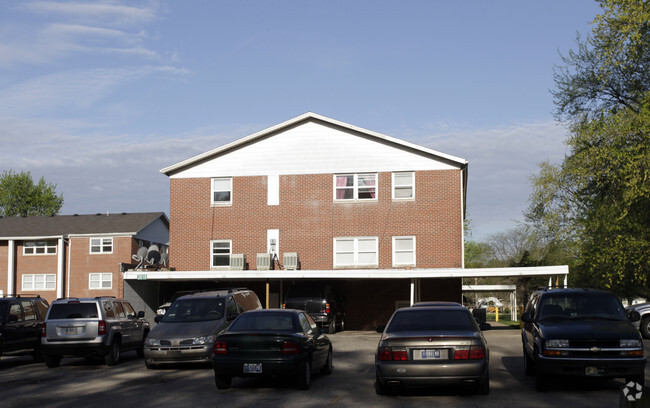 Primary Photo - Autumn Court Apartments