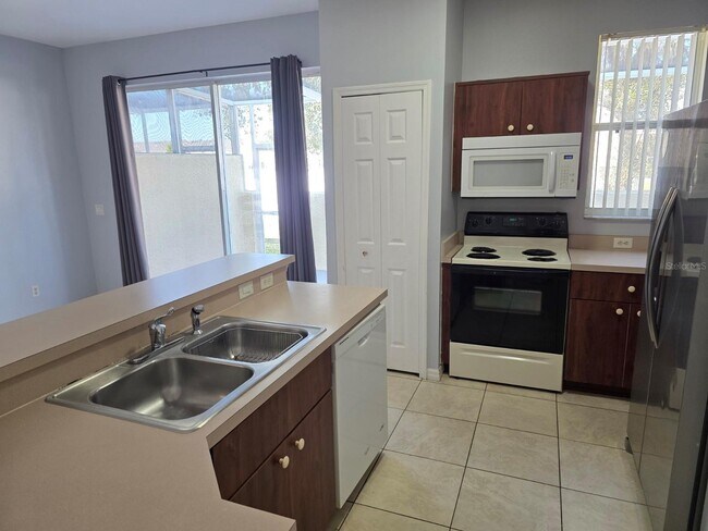 Building Photo - 1100 S Beach Cir