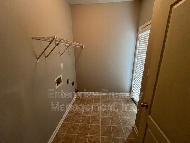 Building Photo - 10178 Sterling Ridge Dr