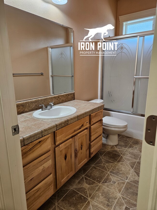 Building Photo - 3bed/3bath in sought after Nampa neighborhood w/3 car garage and large bonus room.