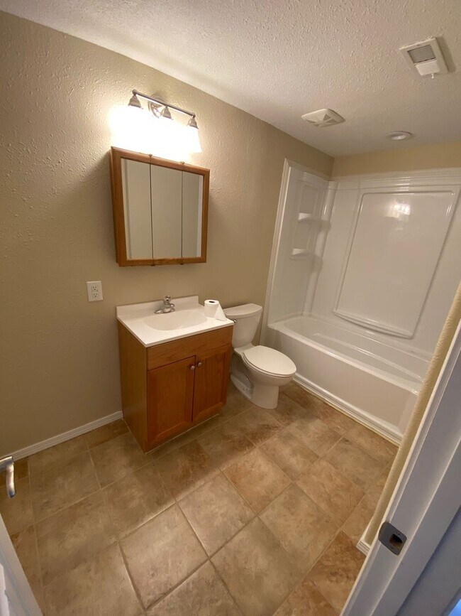 Building Photo - Spacious 4-Bedroom Home Just Minutes from Ft. Leonard Wood