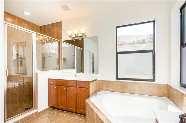 Building Photo - 8857 Willow Cove Ln