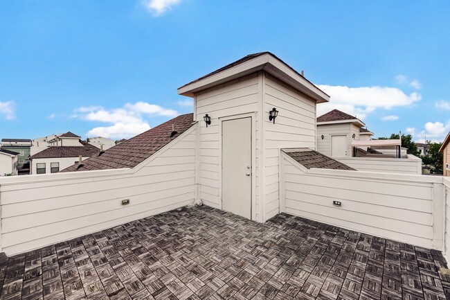 Building Photo - Sawyer Heights Luxury Living
