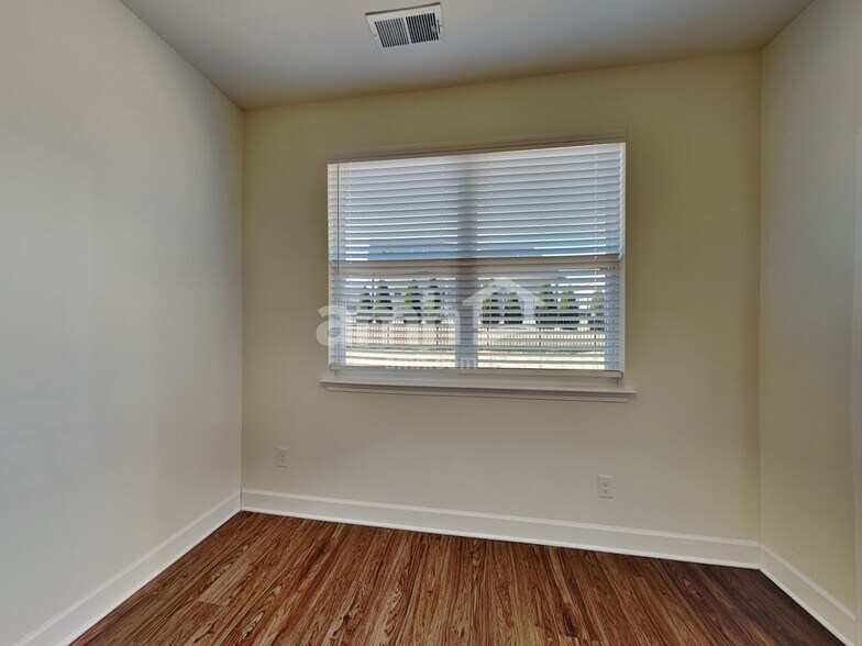 Building Photo - 4406 Erabele Dr