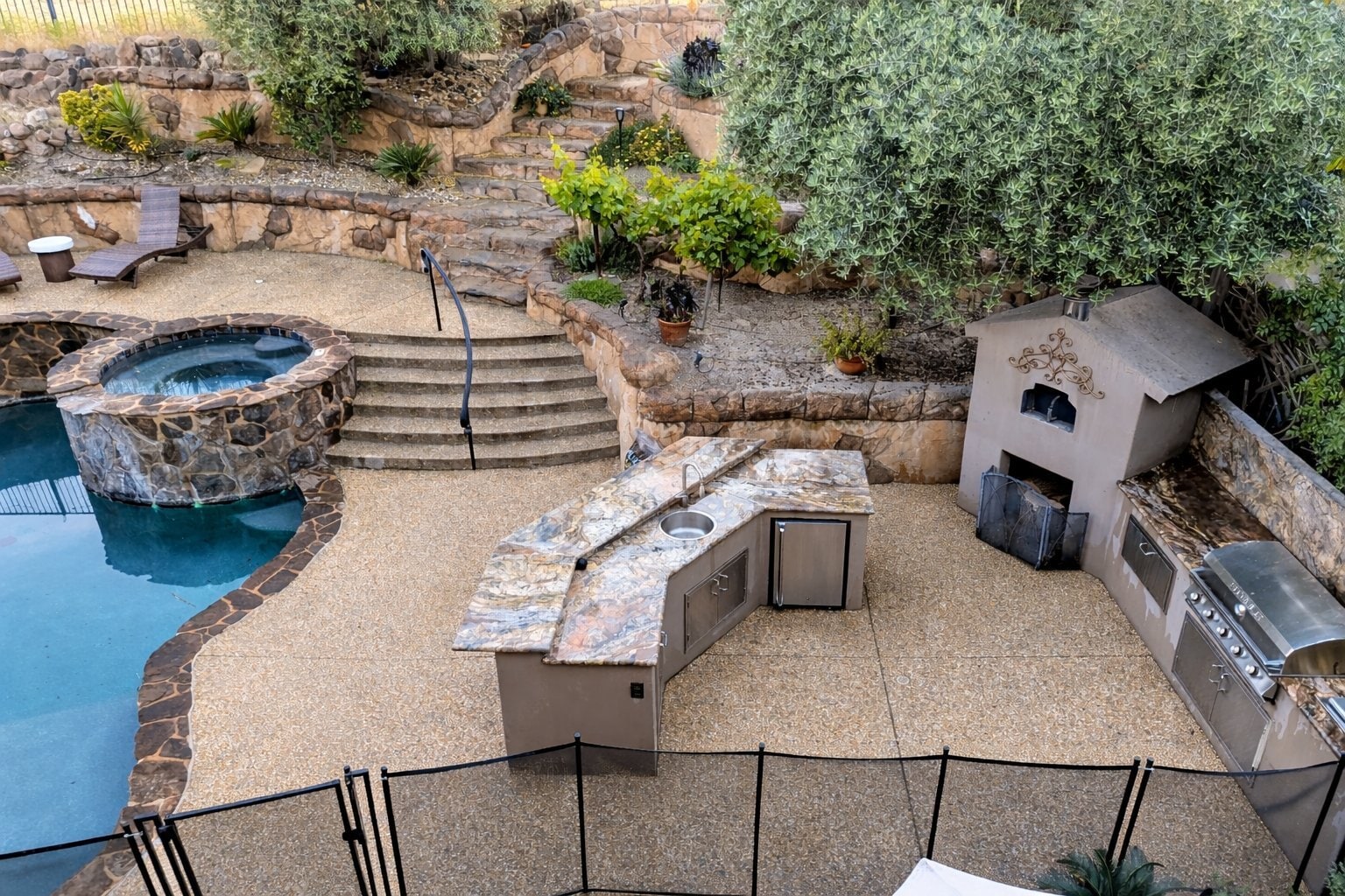 Building Photo - 333 Foothill Dr