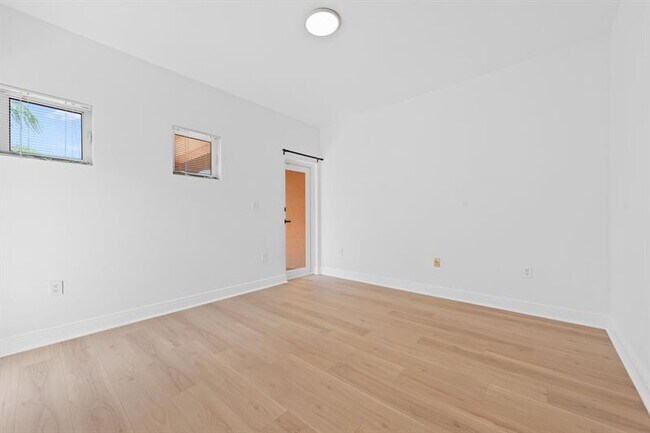 Building Photo - 1719 SW 23rd St