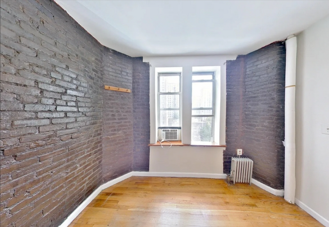 Primary Photo - 85 Pitt St