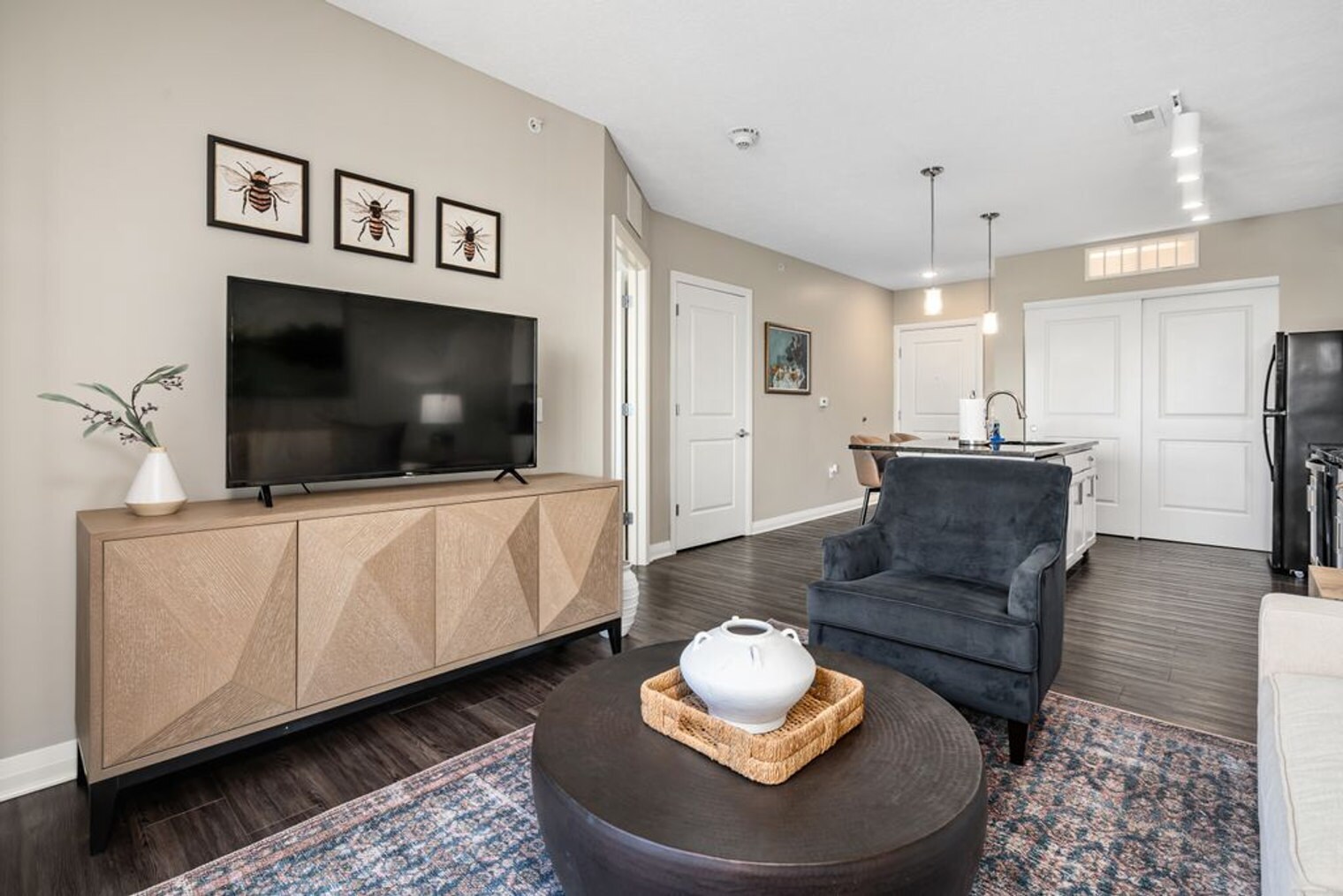 Building Photo - 407 W Rich St