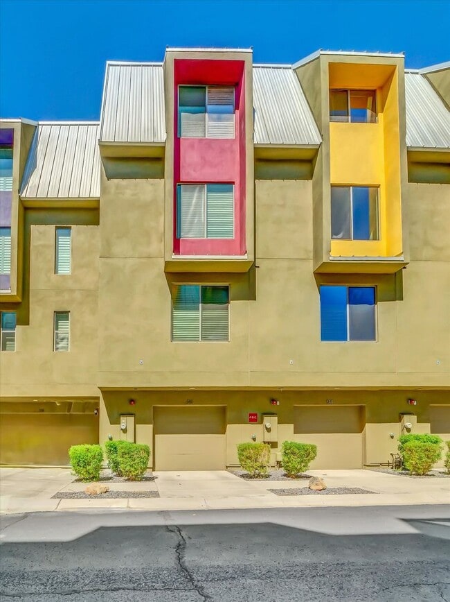 Building Photo - Beautiful Property with Contemporary Flair