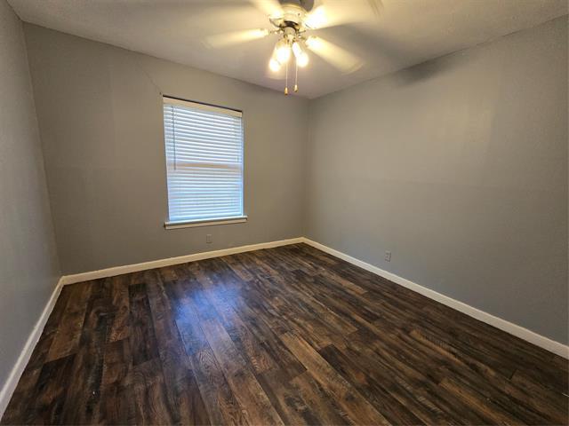 Building Photo - 427 Royal Crest Dr