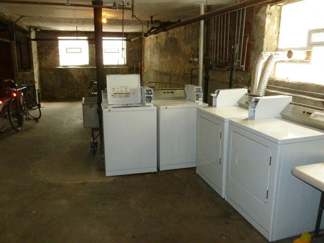Building Photo - 4153 N Ashland Ave