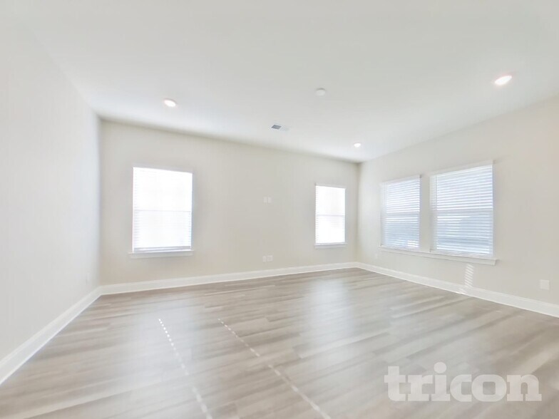 Building Photo - 1245 Dutch peak