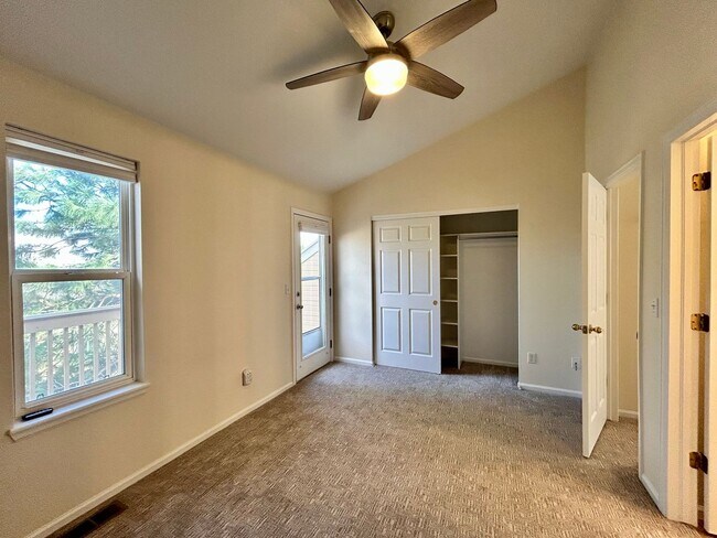 Building Photo - Sunny & Spacious 2-Bedroom Townhome