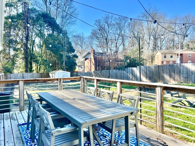 Building Photo - IMMACULATE with ALL THE UPDATES!