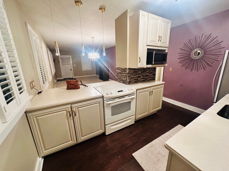 Kitchen - 21 Beech Ave