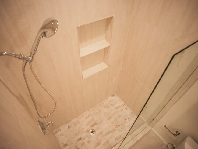 Building Photo - 803 Oakland Ave