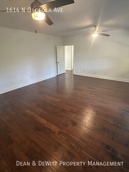 Building Photo - 4 Bed/2 Bath