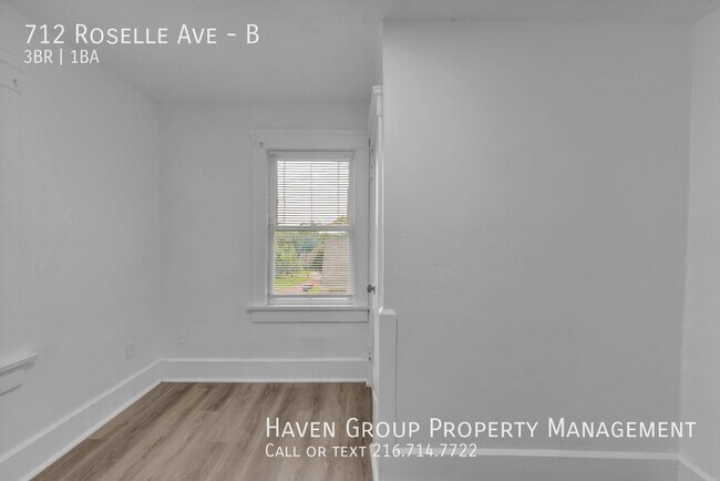 Building Photo - 712 Roselle Ave