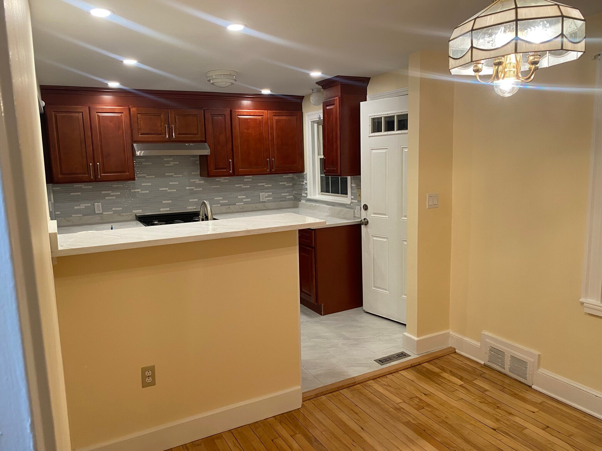 Building Photo - 6 Southmere Rd