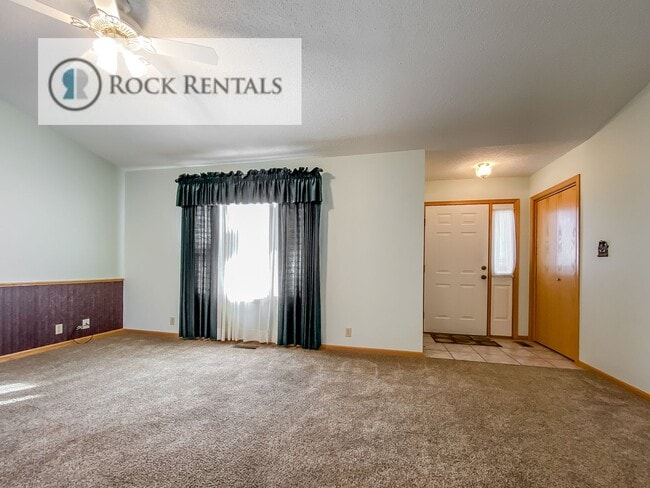 Building Photo - 14 Des Moines Ave