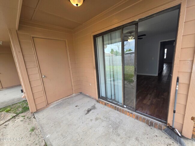 Building Photo - 631 S Hwy 22 A