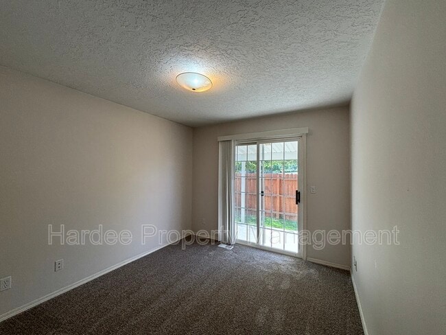 Building Photo - 688 S Gamay Ln
