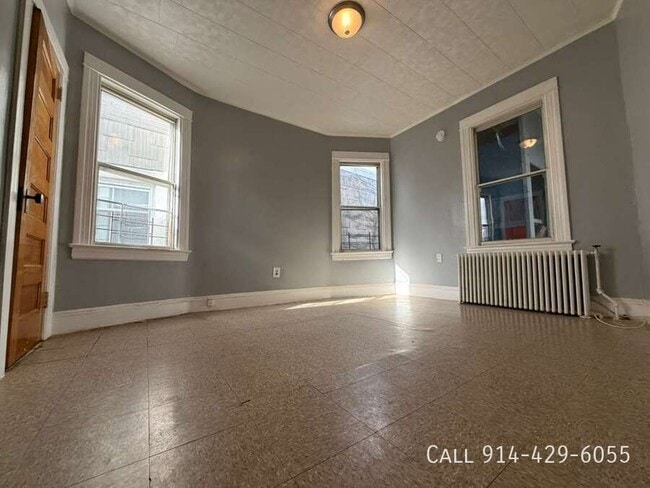 Building Photo - 263 Elm St