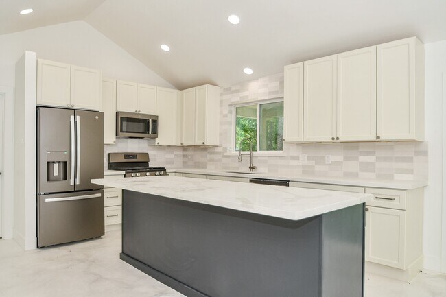 Building Photo - 6914 Evergreen St