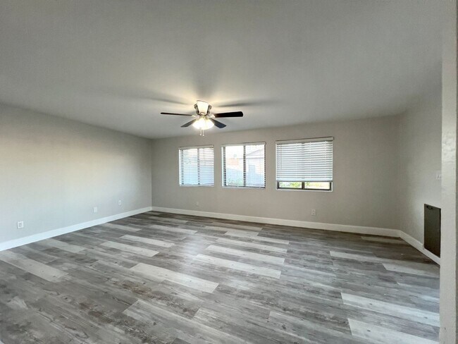 Building Photo - REMODELED 3 BEDROOM PLUS BONUS ROOM/BEDROOM. GREAT BACKYARD