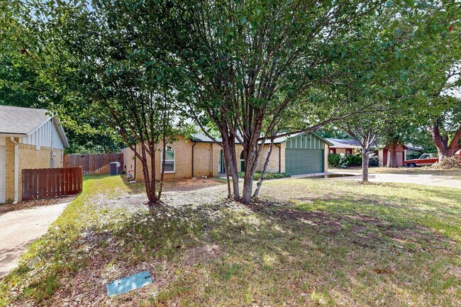 Building Photo - 2606 Hilldale Blvd