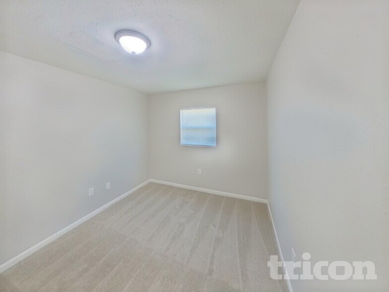 Building Photo - 1408 Highview Rd