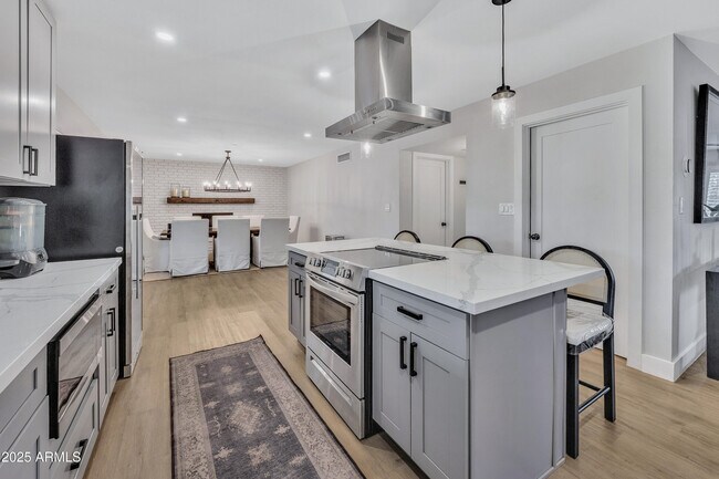 Building Photo - 2011 E Gary Cir