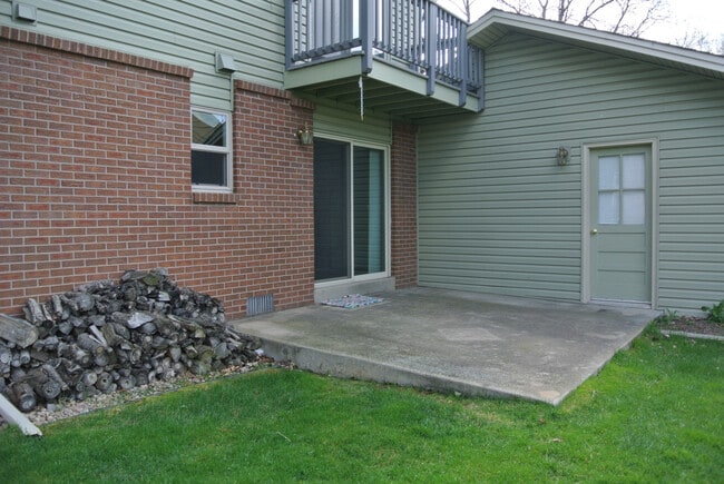 Building Photo - 1080 Fairway Ct