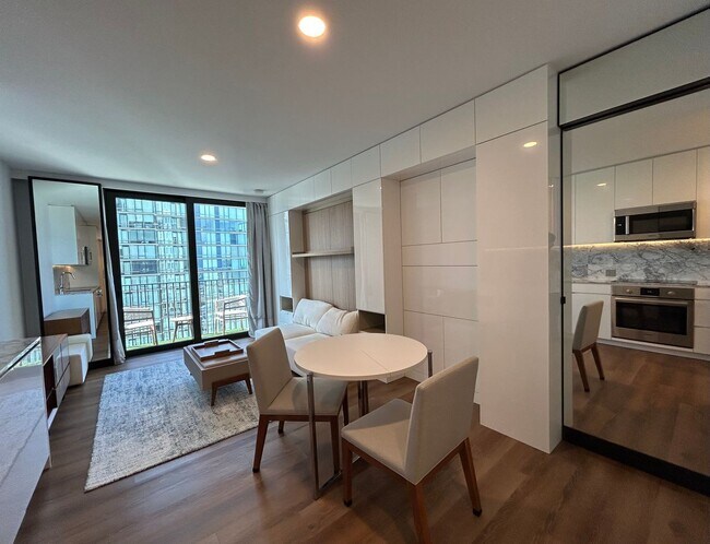 Building Photo - 2505
