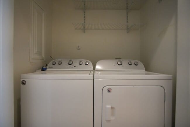 Building Photo - Celia's Court Unit #11