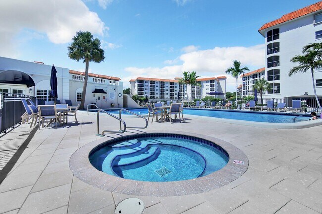Building Photo - 2871 N Ocean Blvd