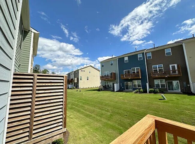 Building Photo - 1002 Manorhaven Dr