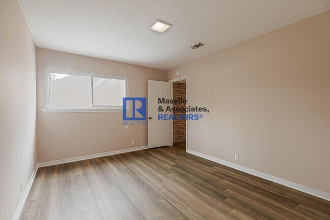 Building Photo - 3 Bed/2.5 Bath Townhouse in Timbers of Crossgates in Brandon