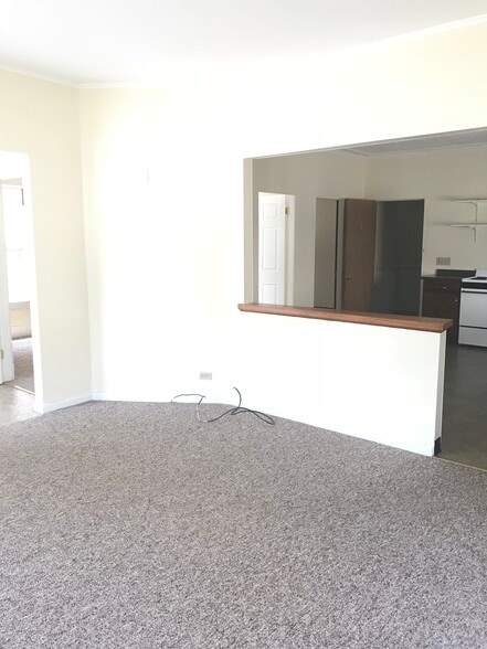 Building Photo - 39 Cook St