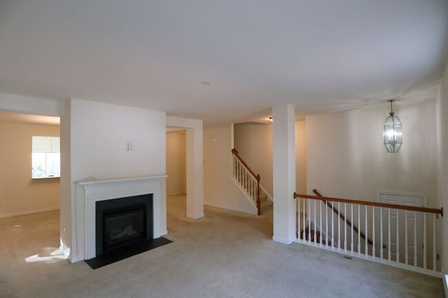 Building Photo - **Move-In Special** - Spacious 4BR Home wi...
