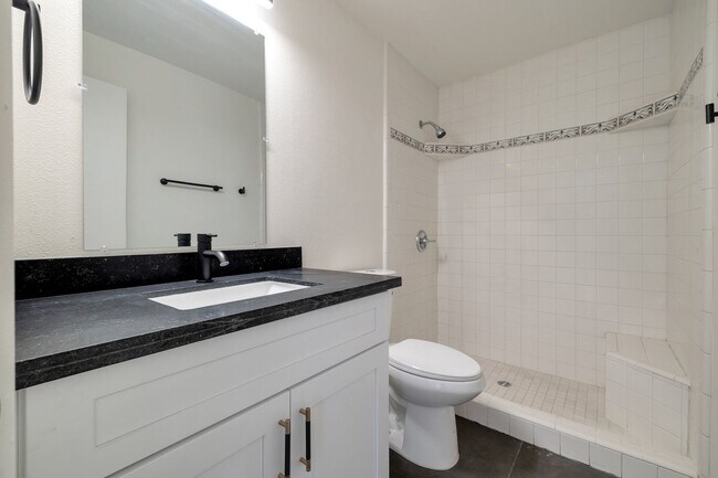 Building Photo - Large Trilevel home backing 60 with pool and close to ASU