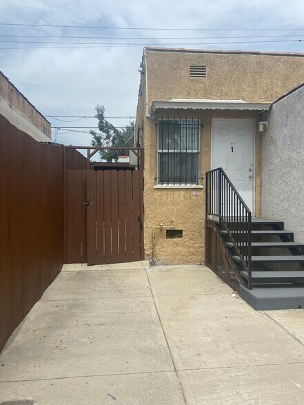 Building Photo - 5825 Venice Blvd